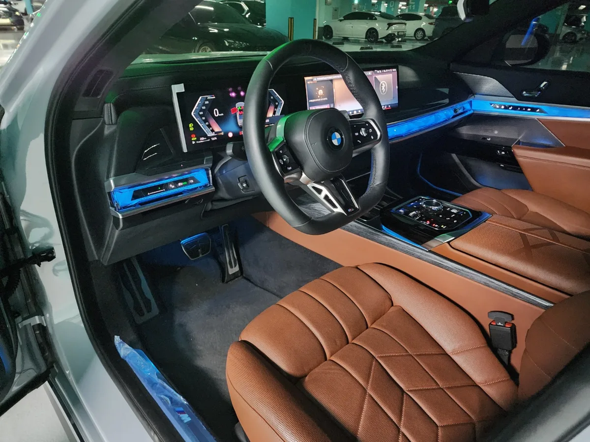 BMW 740i 실내 컨디션